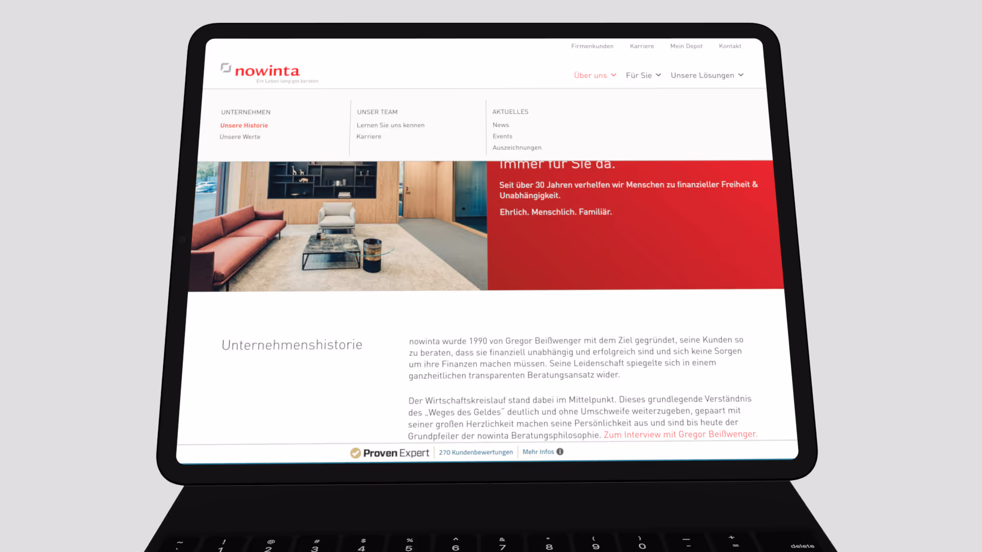 Ein iPad zeigt die responsive Darstellung der Seite