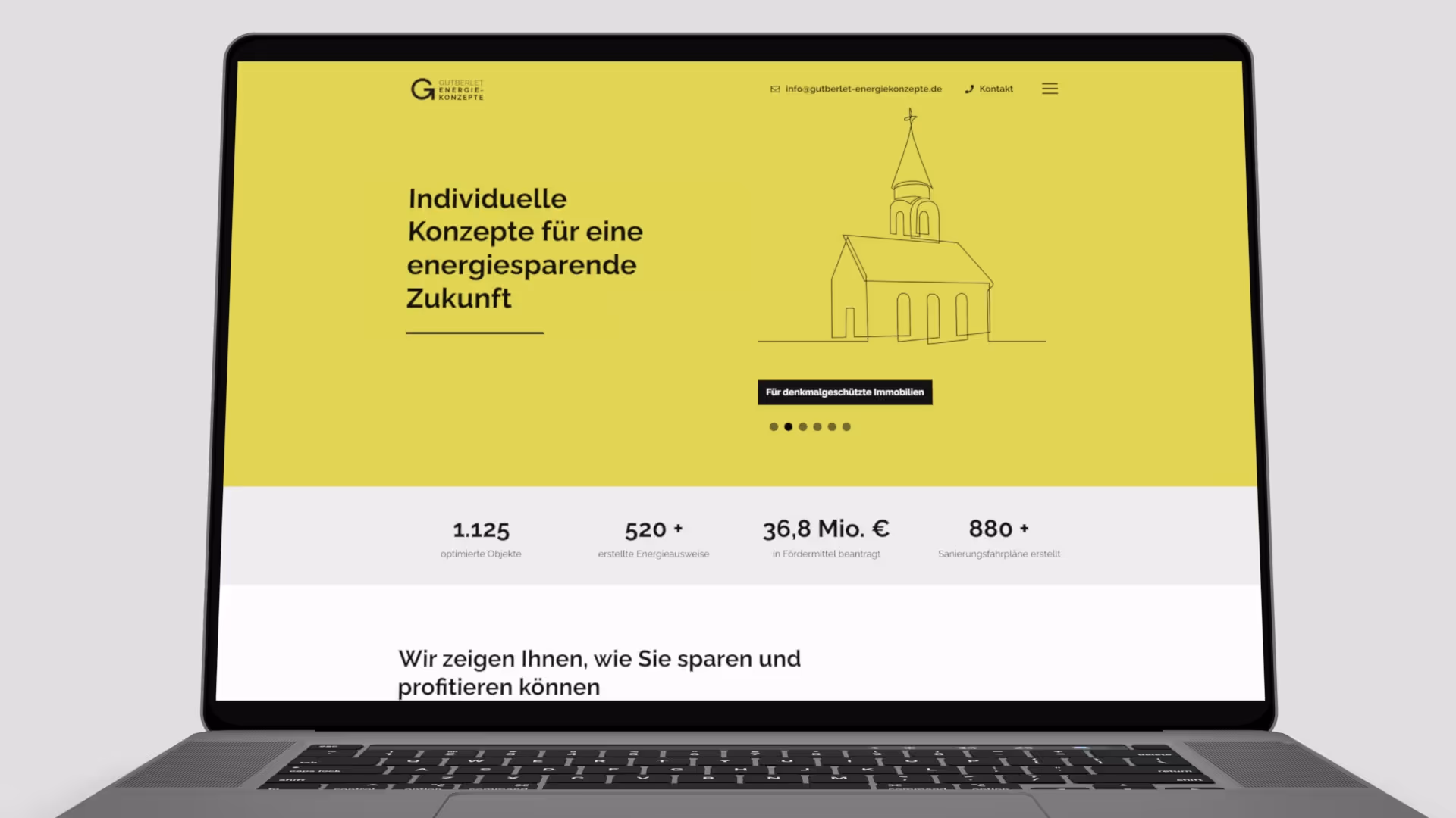 Ein aufgeklapptes Macbook zeigt die neue Startseite von Gutberlet Energiekonzepte.