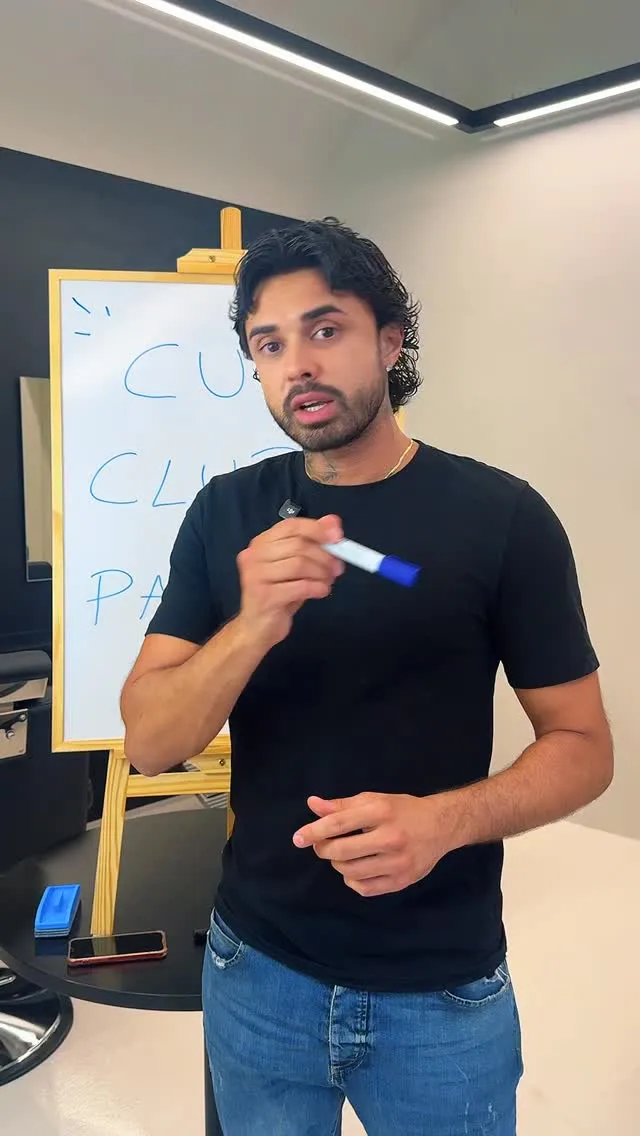 Un partecipante interviene in un video pubblicato da Cut Club