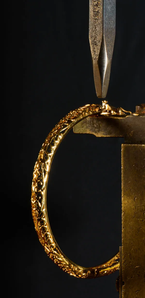 Ring with gilding finish and punch.