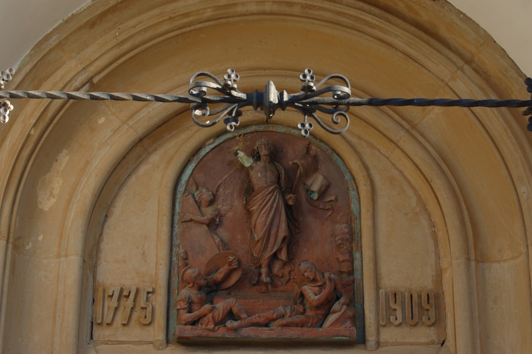 Placa oficial que reconoce la bombilla Luz Centenaria - centenario de la iluminación eléctrica