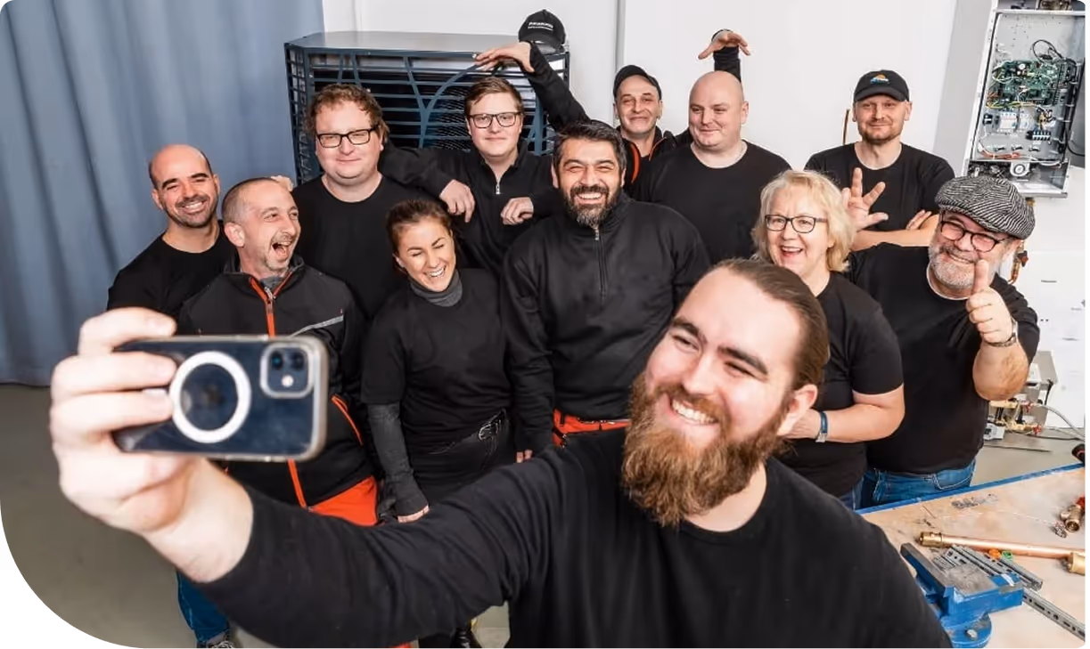 Egly Mitarbeiter machen Selfie