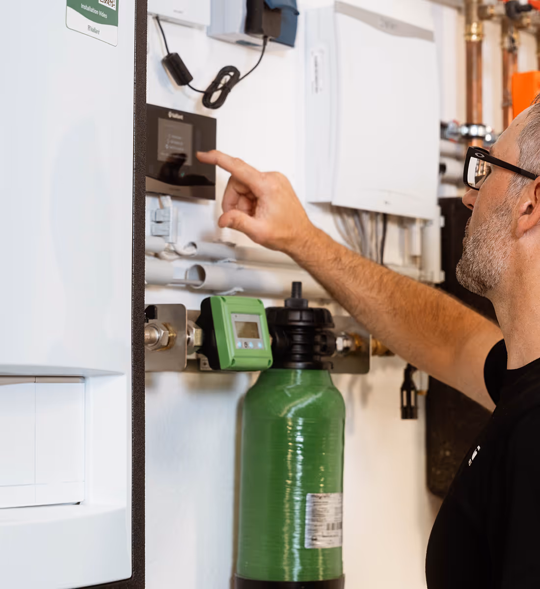 Egly Mitarbeiter führt sein Service aus