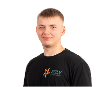 Egly Azubi mit Firmenkleidung im Porträt