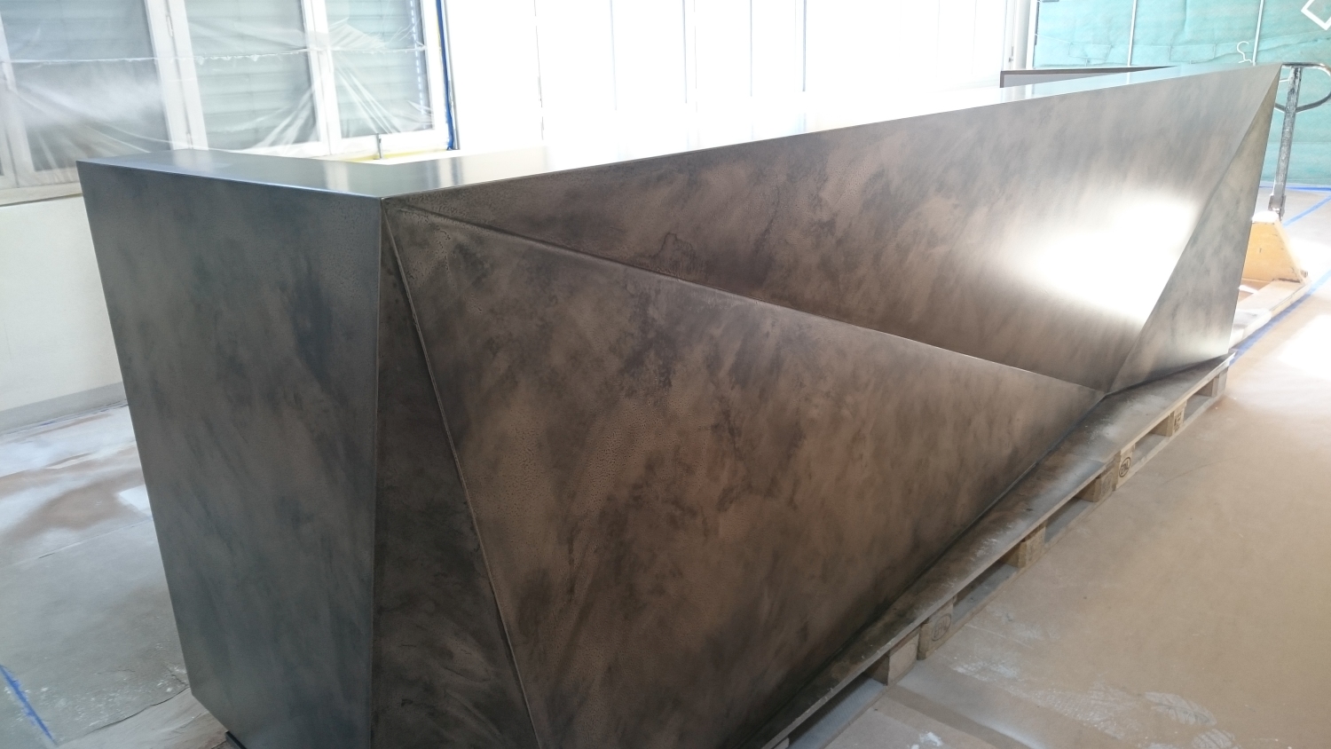 Bronze geschliffen und patiniert