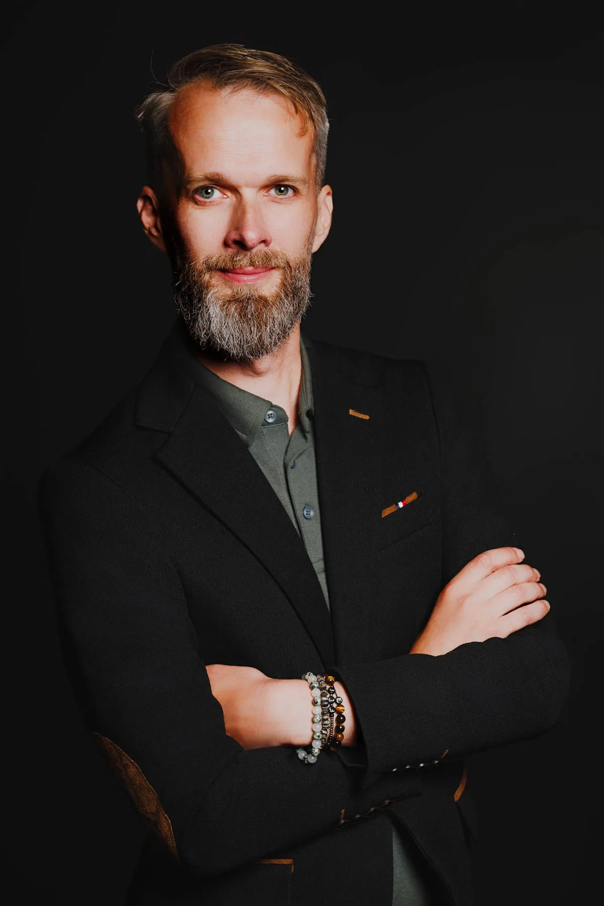 team-werkt-samen-aan-laptop-marketing-bluebamboo