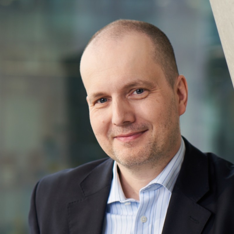 Fotografie osoby z této společnosti