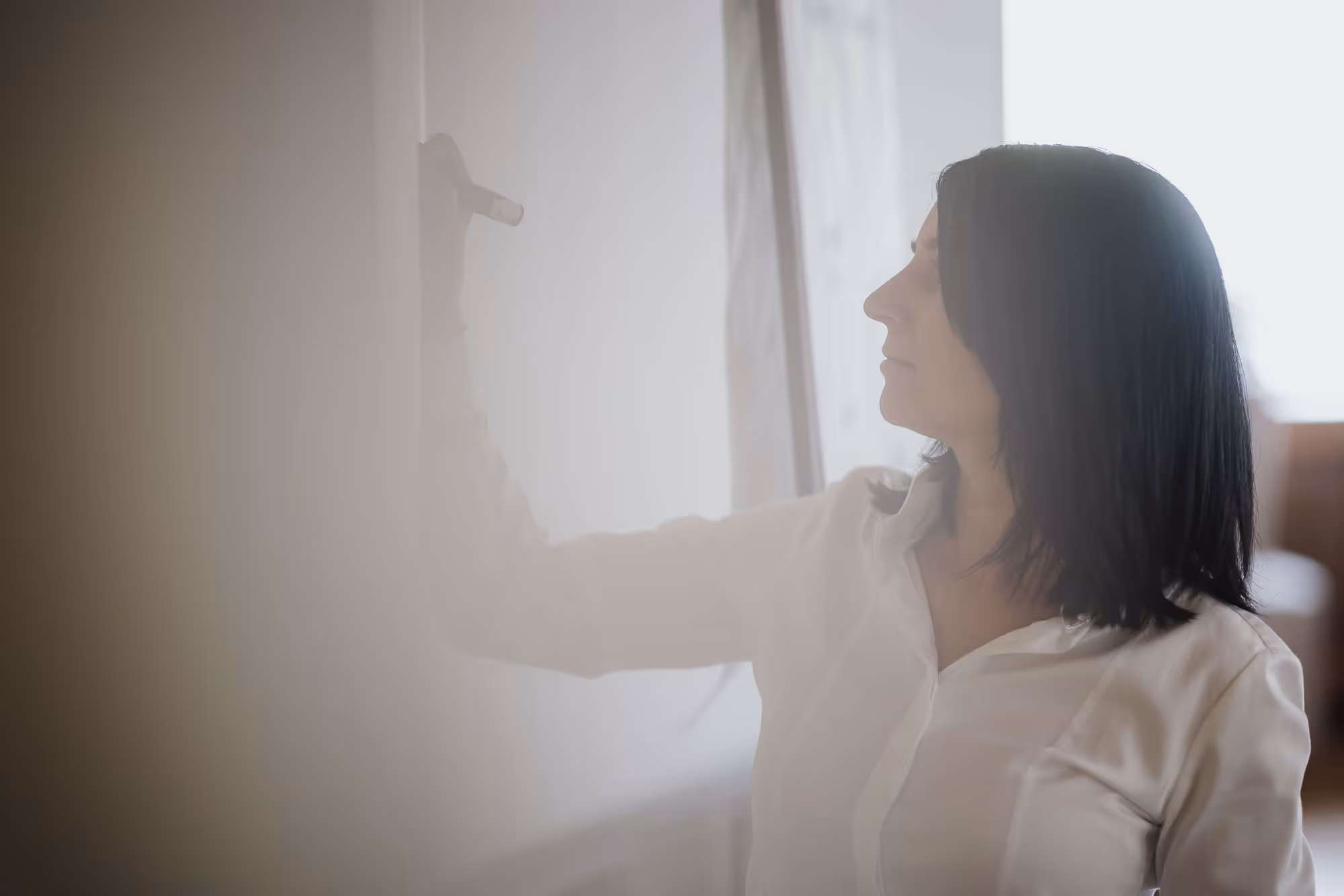 Andrea schreibt auf einem Flipchart