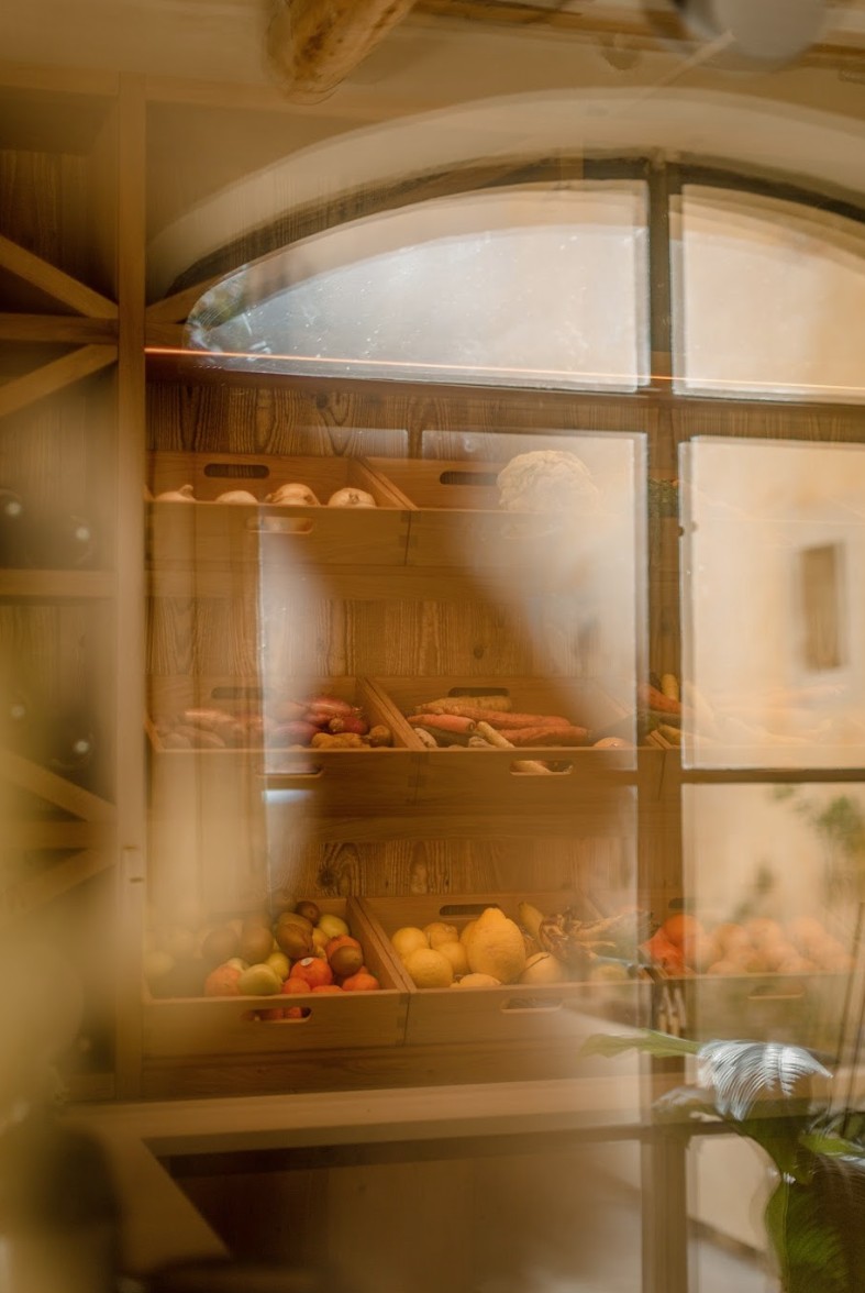 Vegetable box from the Mas des Prêcheurs hotel, in Tarascon in Provence, a colorful harvest of fresh and seasonal products.