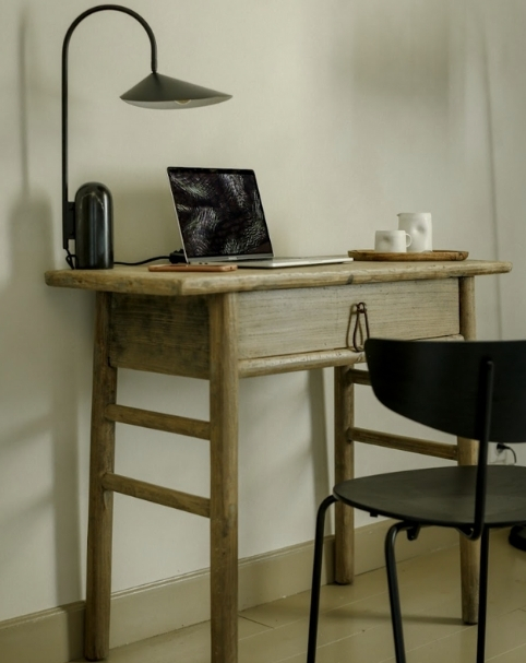 Office in the room of the Mas des Prêcheurs hotel, in Tarascon in Provence, elegant and bright workspace.
