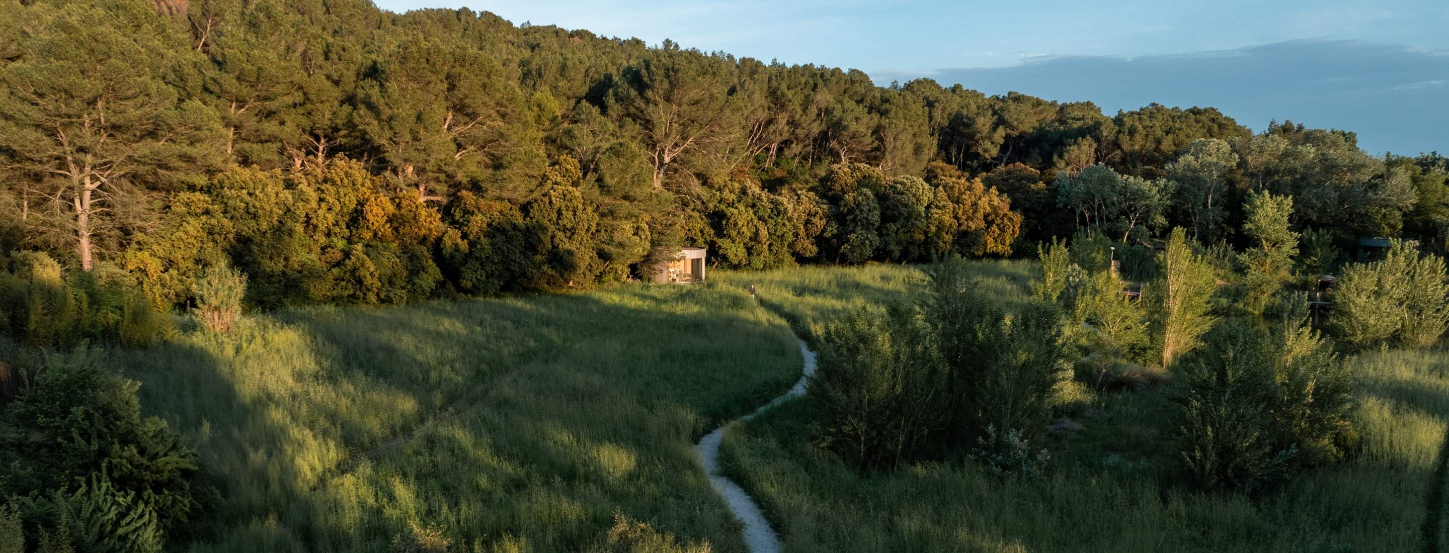 Immersion Suite at the Mas des Prêcheurs hotel, in Tarascon in Provence, aerial view of the accommodation in the heart of nature and water.