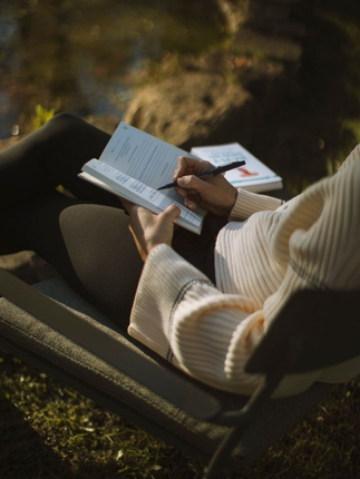 Reading at the hotel Mas des Prêcheurs, in Tarascon in Provence, a peaceful moment in an elegant and soothing setting.