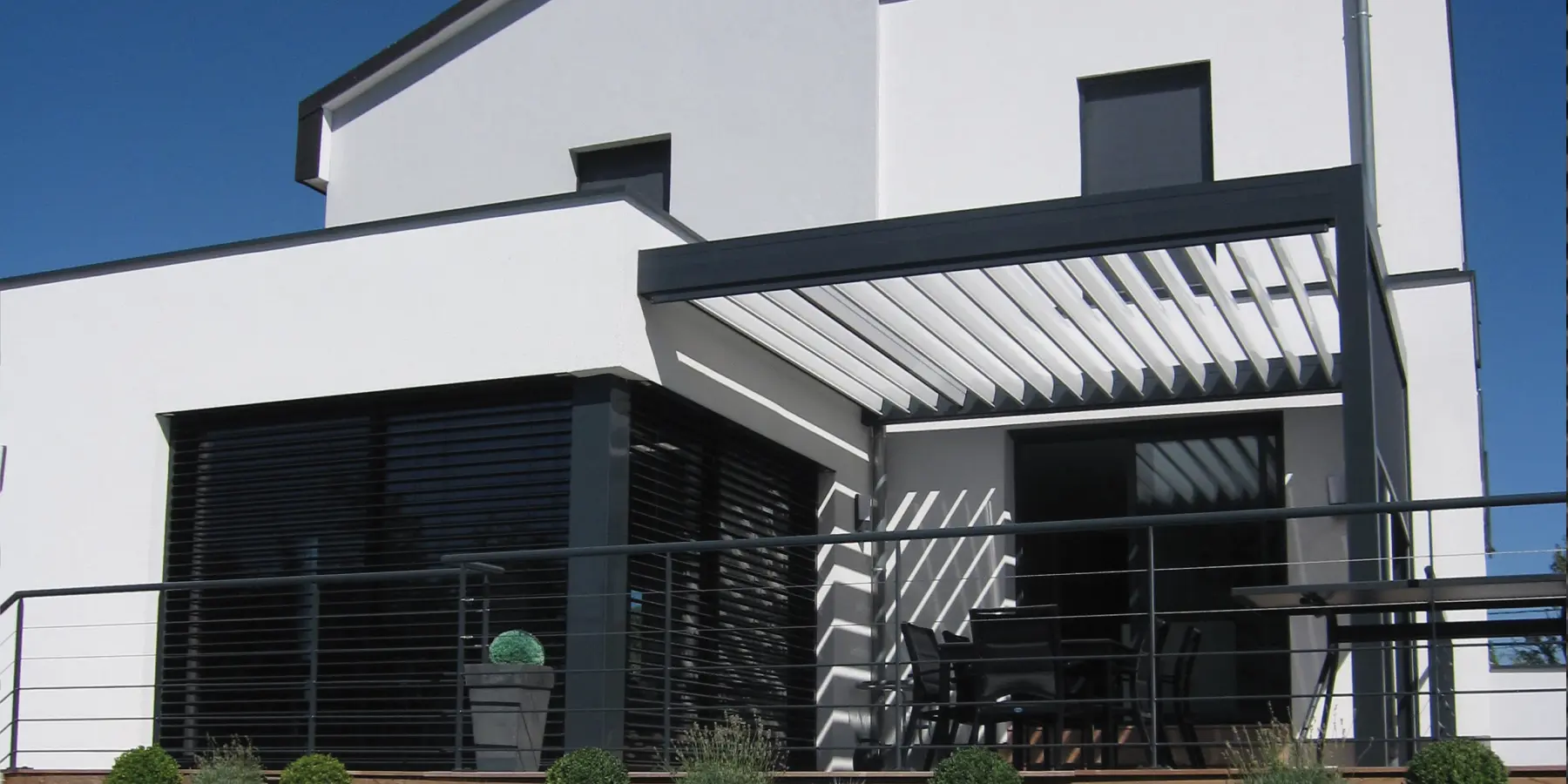 Low-Budget" oder "High-Quality"? Zwei Lamellendächer im direkten Vergleich