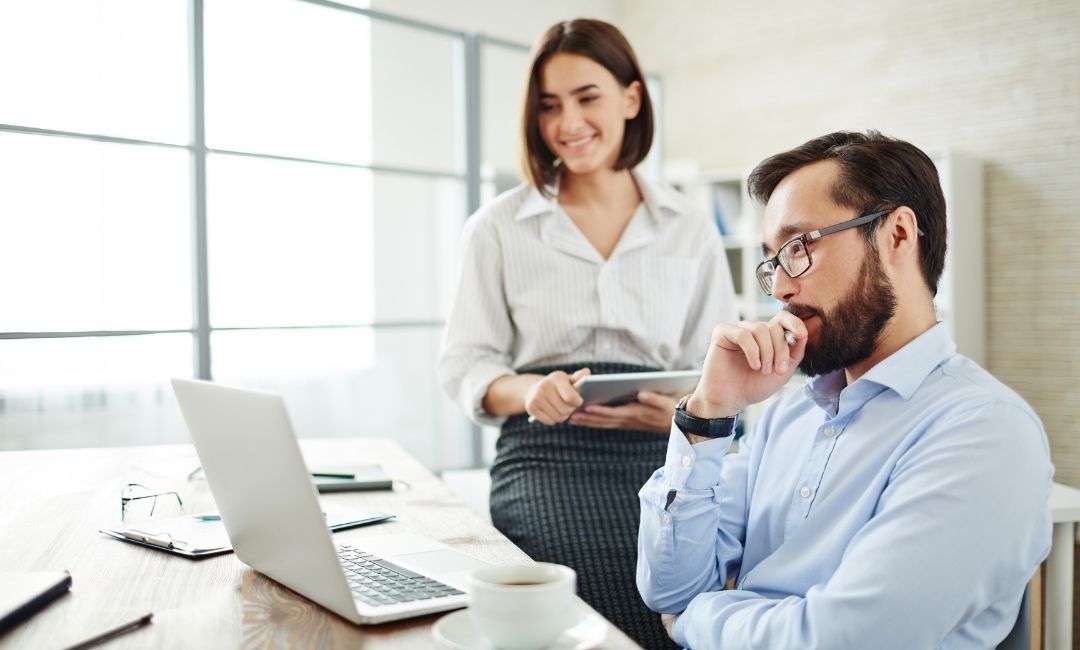 équipe web qui établit un devis