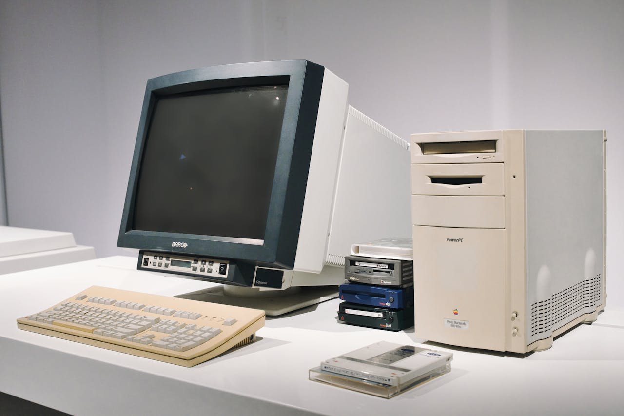 Écran d'ordinateur à l'apparence vieillissante