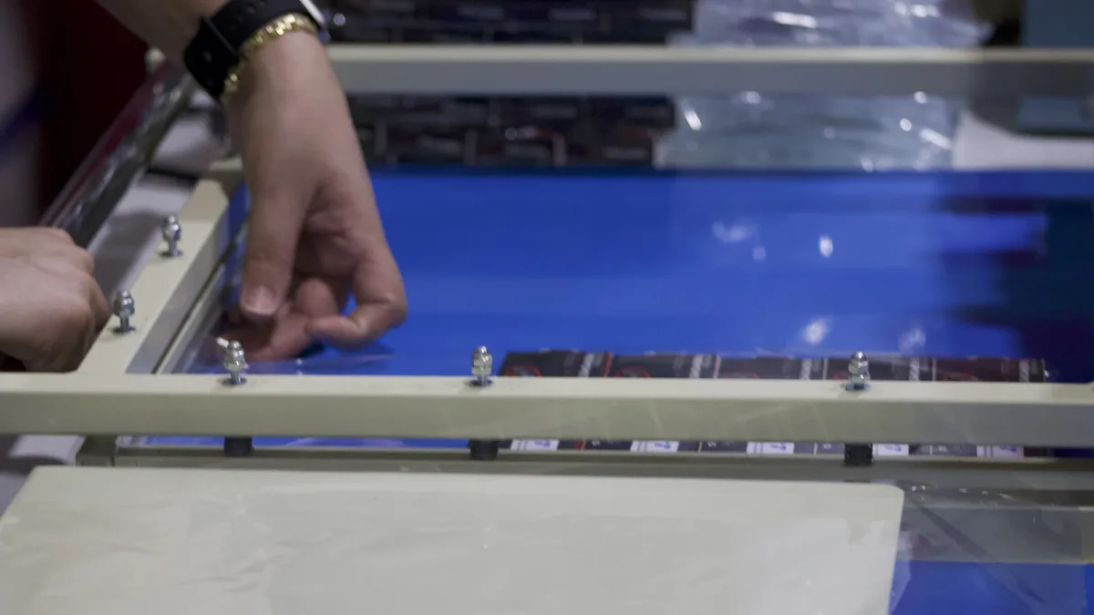 Sealing station for bundled accessories