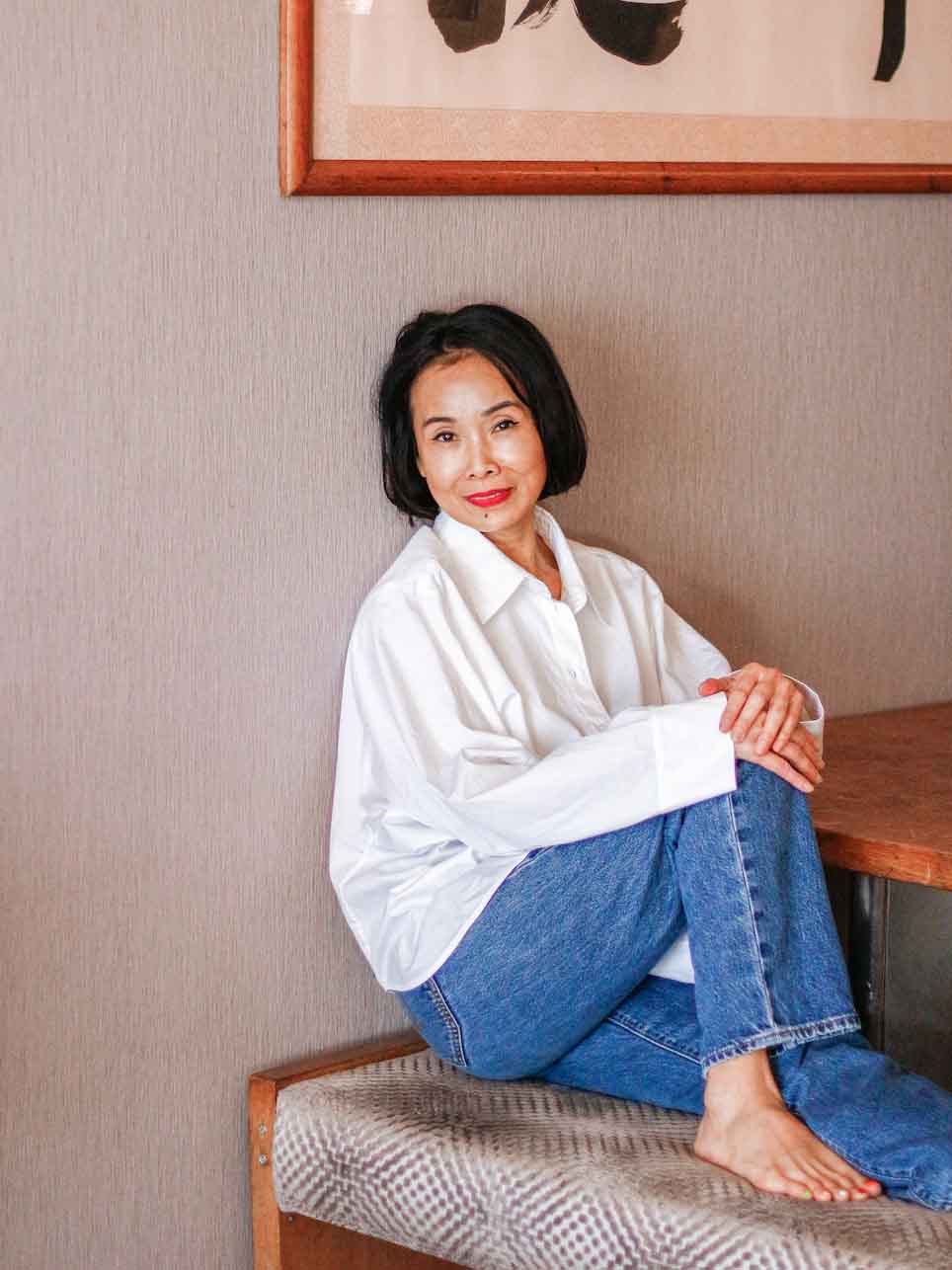 Su-Man wears white shirt and jeans