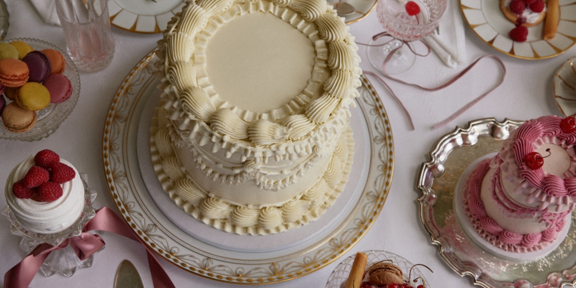 tablespread with cake