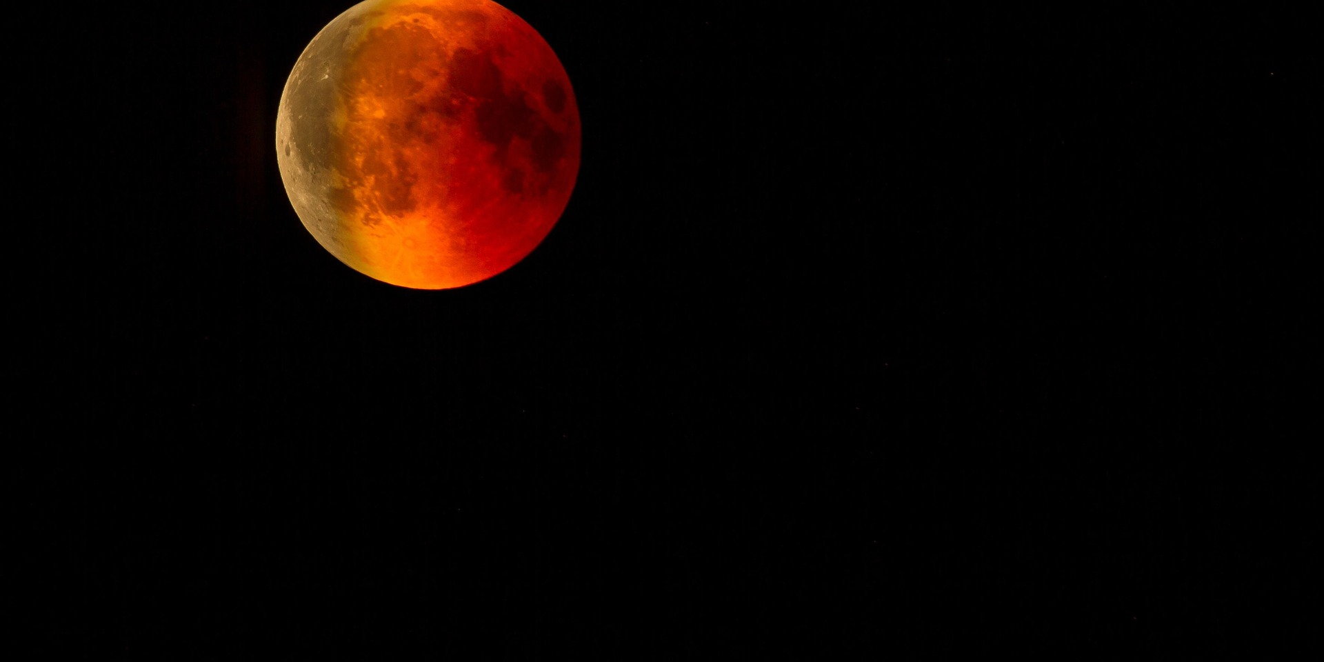 blood moon in sky