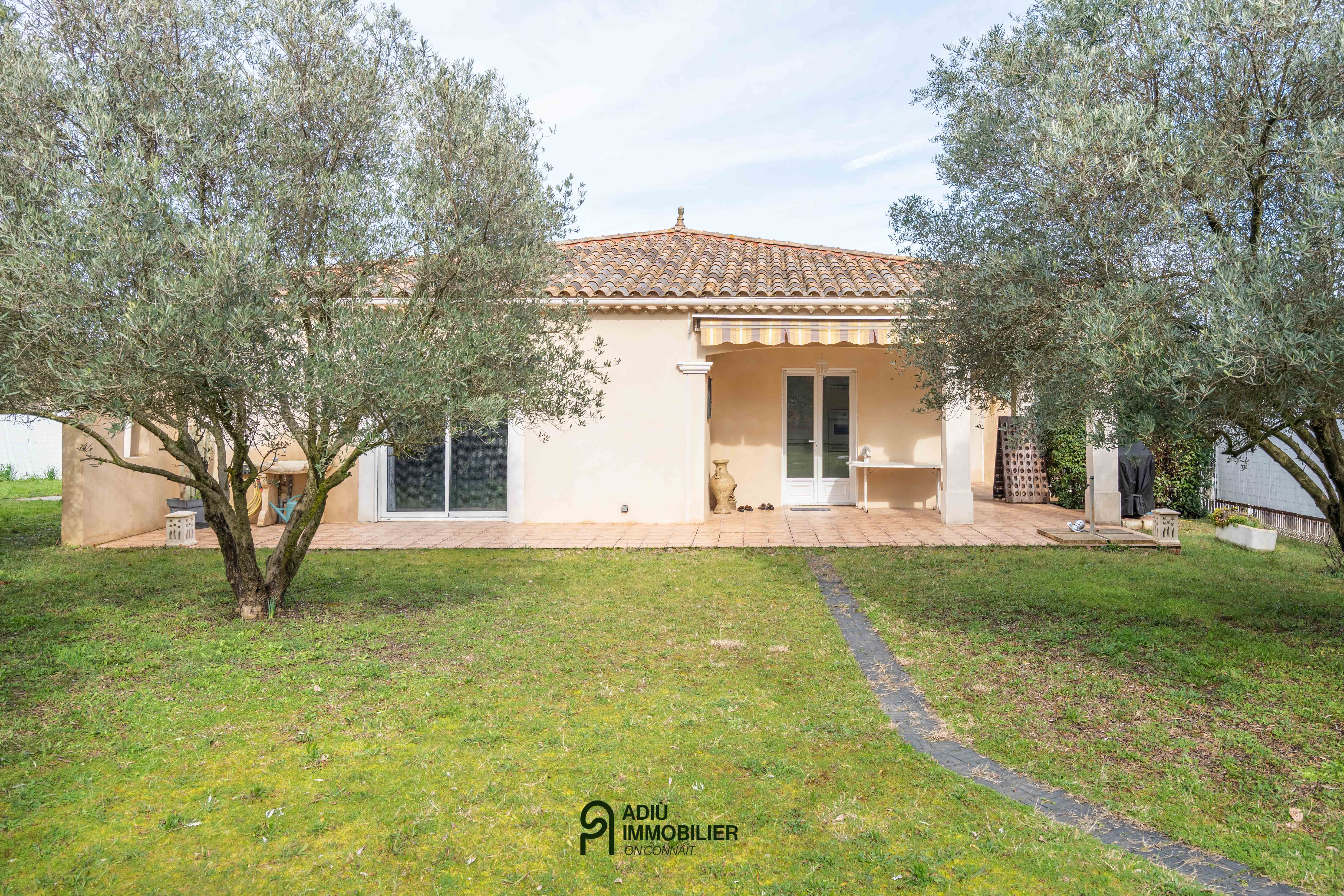 Single-Storey Villa with Private Garden in a Peaceful and Sought-After Setting