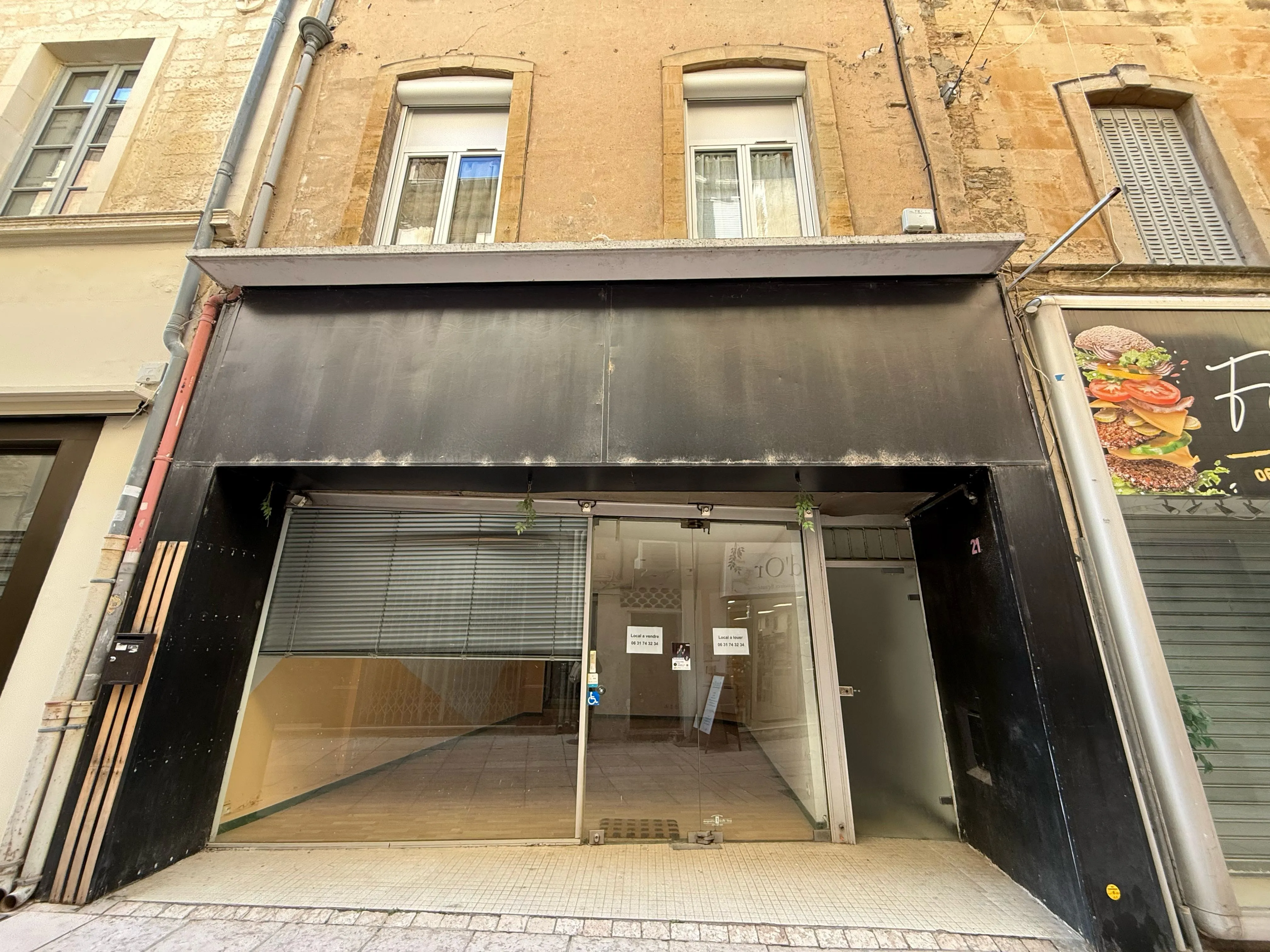 Commercial premises with shop window in Bagnols-sur-Cèze