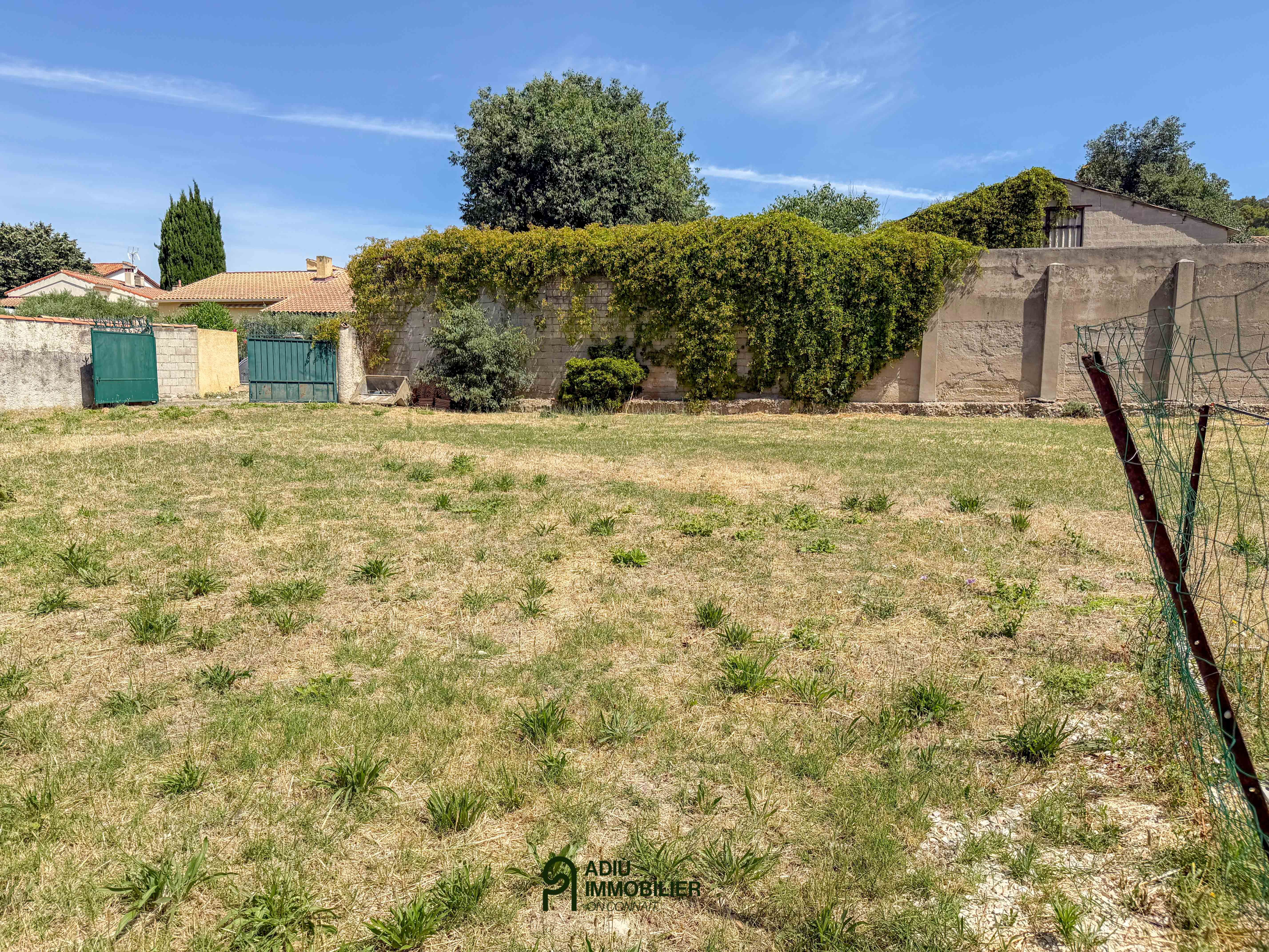 Building plot in the heart of the town, tucked away at the end of a cul-de-sac