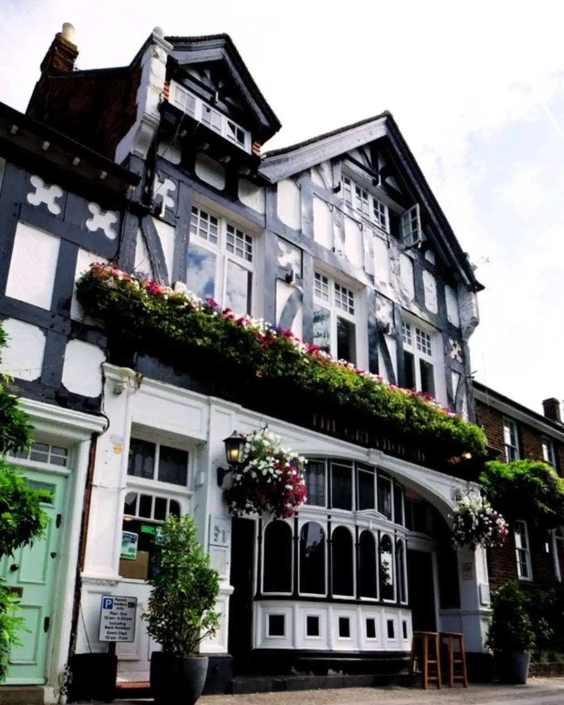 The Greyhound Kew pub interior, independent gastropub on Kew Green TW9