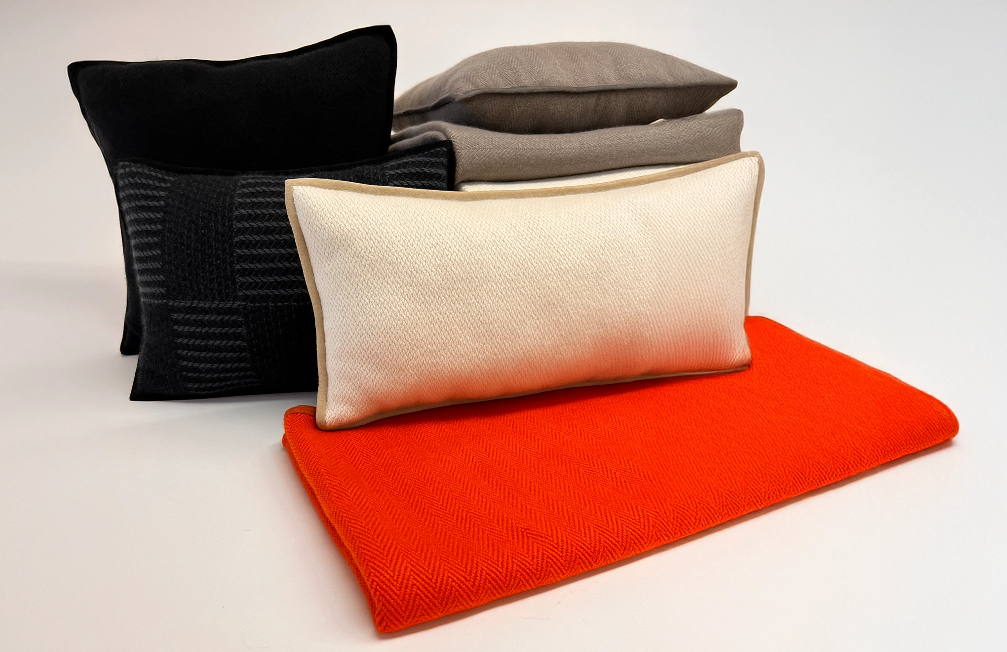 Throws & Pillows