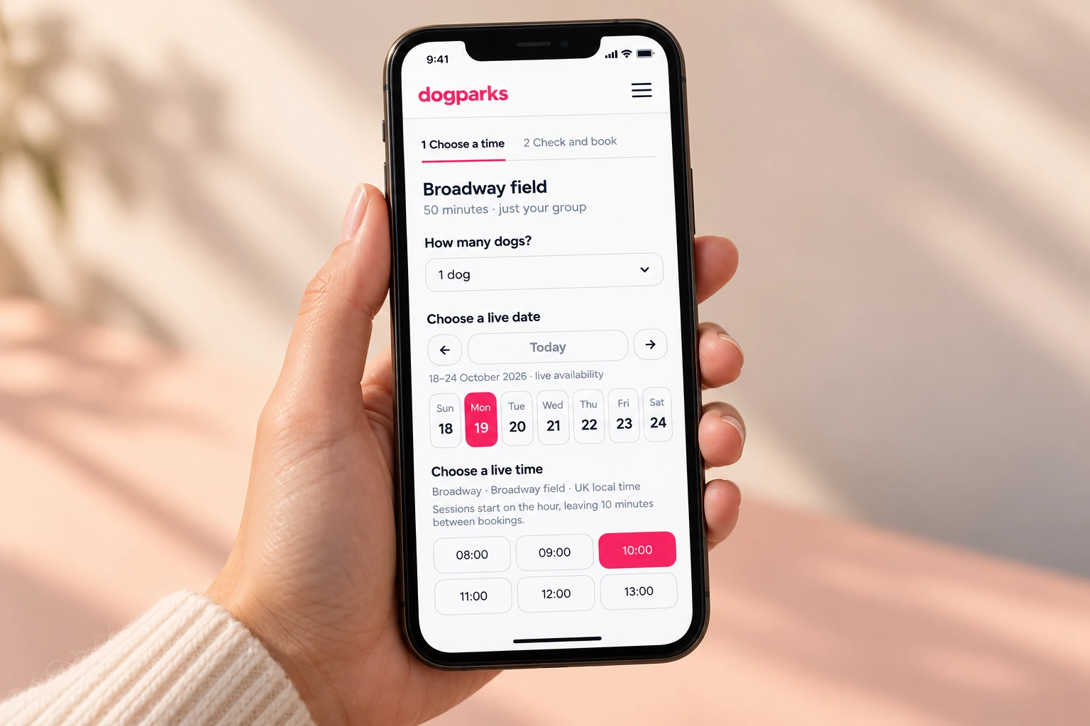 Mobile booking, step one: choose the date, number of dogs and an available session.