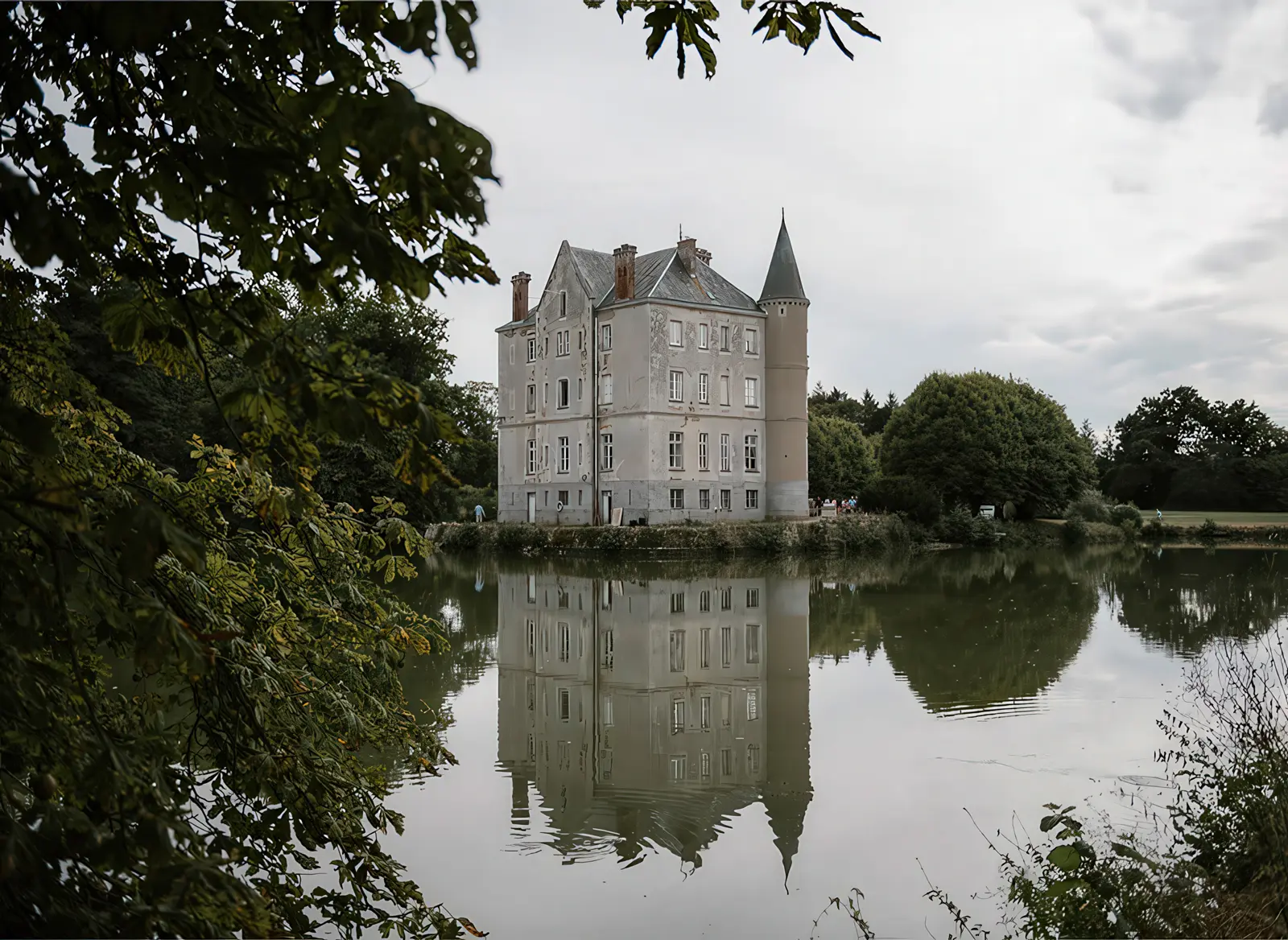 escape-to-the-chateau-website-design