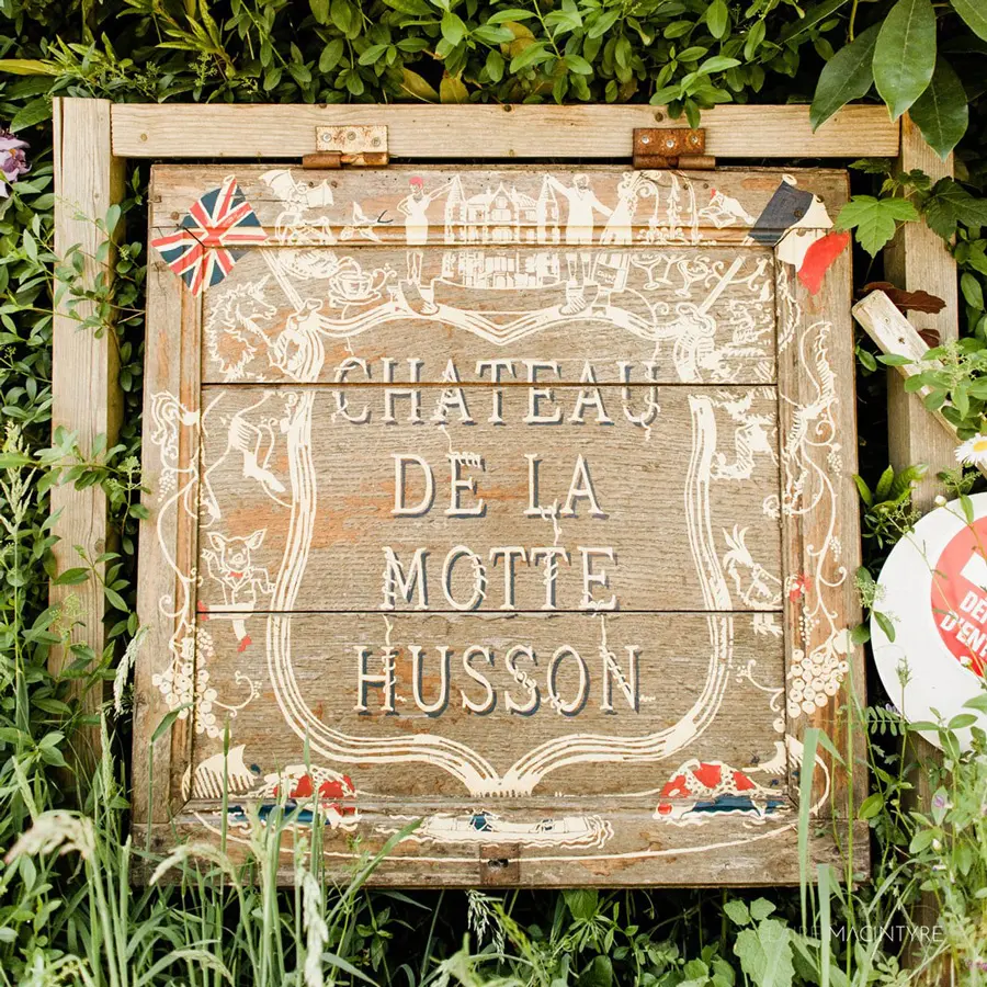 escape-to-the-chateau-website-design
