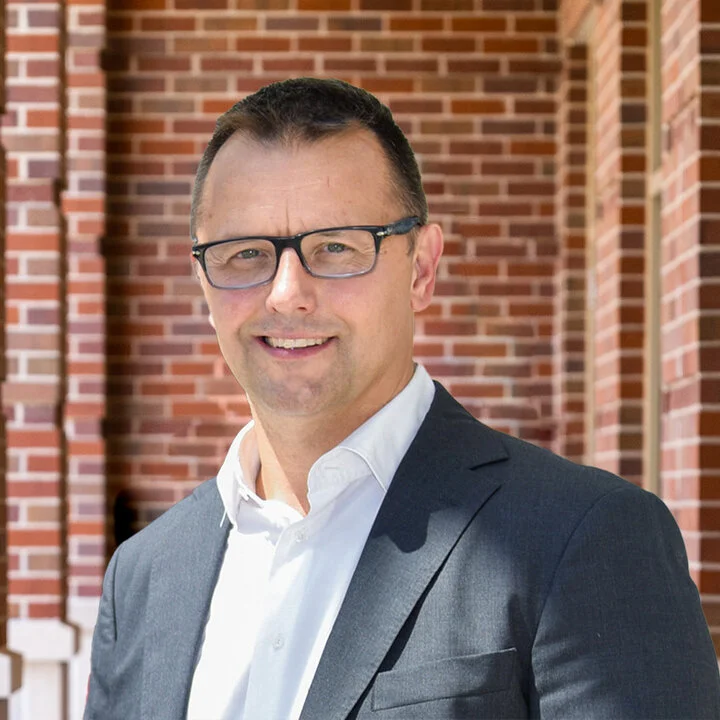 Headshot of Dr. Robert Mackalski