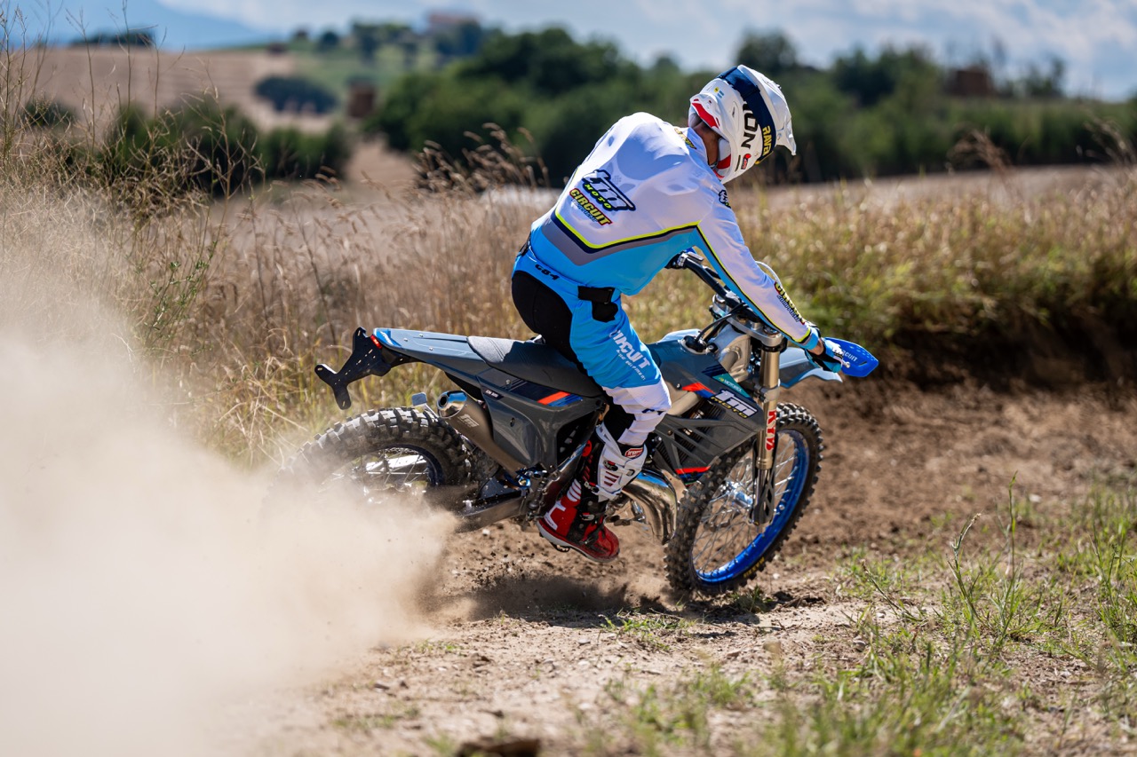 [background image] image of a bike workshop (for a bicycle shop)