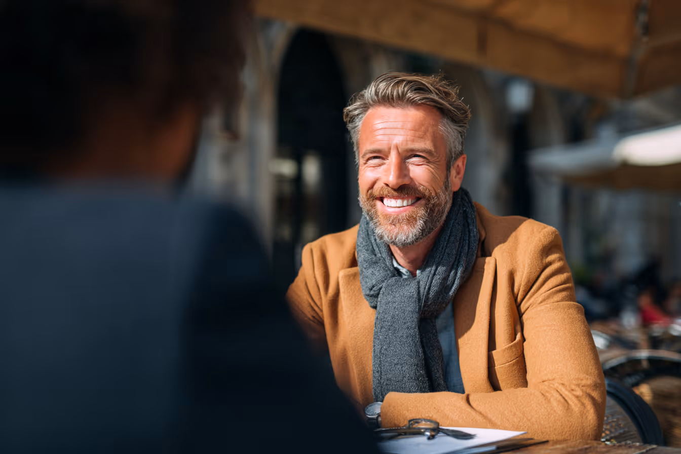 Man and finance berater, service picture