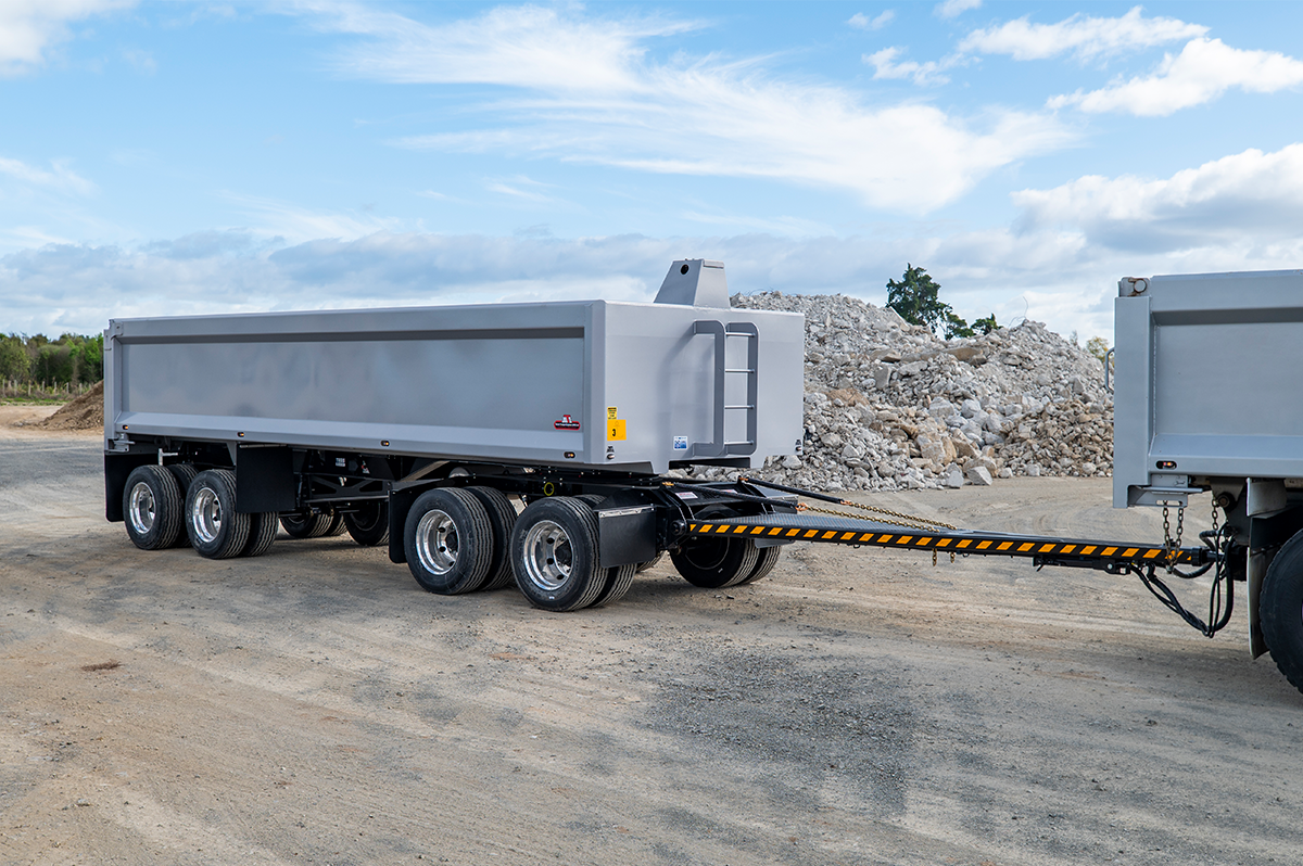 4 Axle Dog Tipper Front Angle