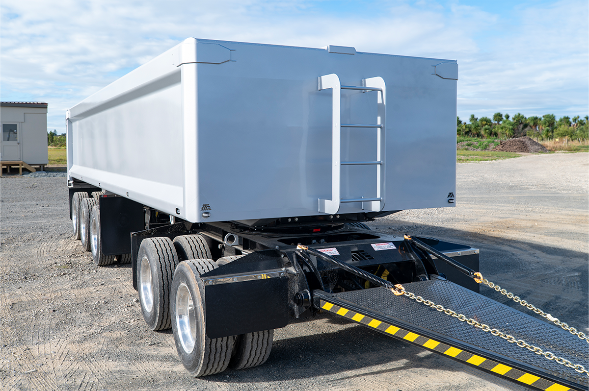 5 Axle Dog Tipper Front Angle