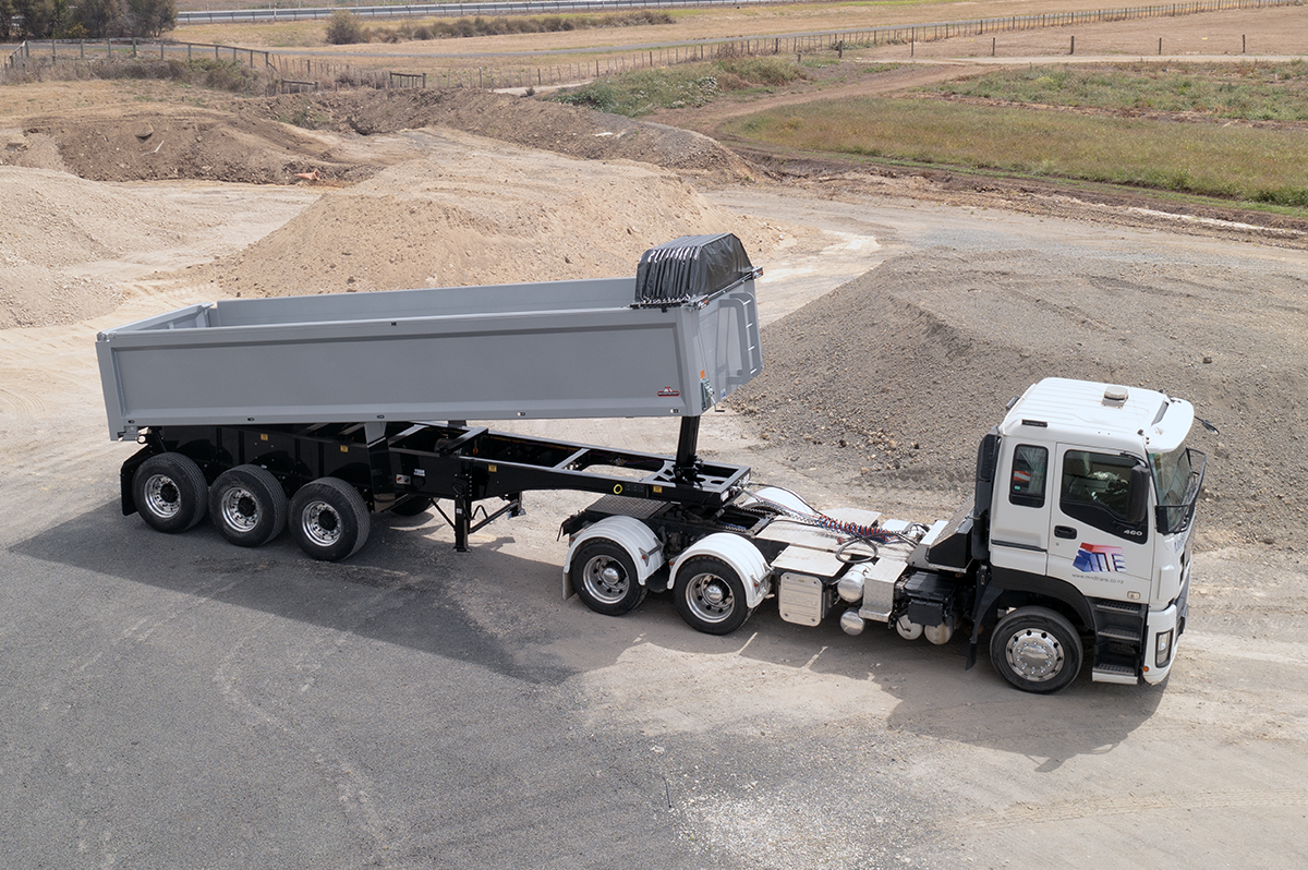 3 Axle Semi Tipper Side Tipping View
