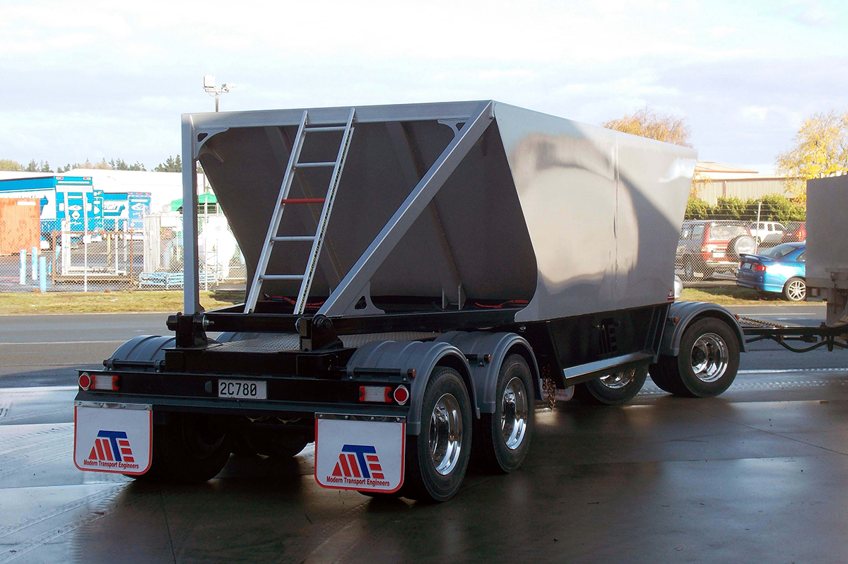 4 Axle Dog Bottom Dumper Back Angle