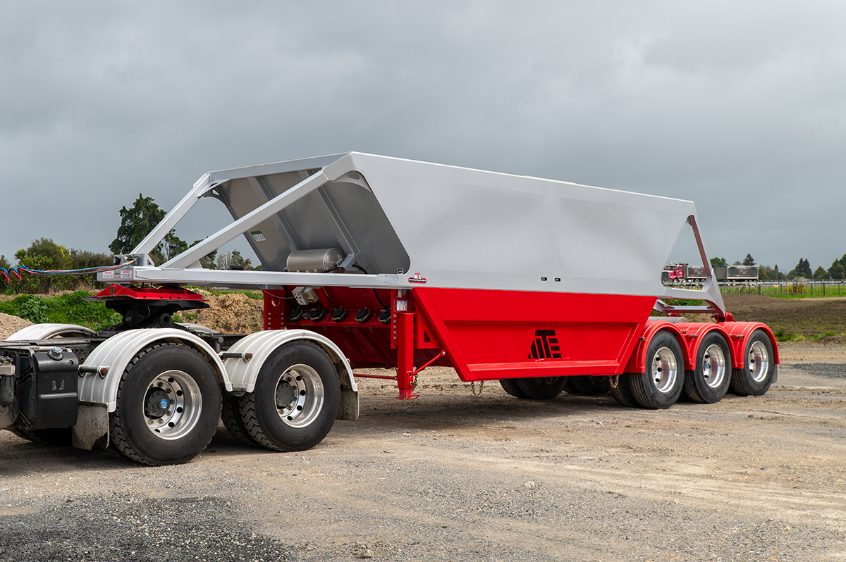 3 Axle Semi Bottom Dumper Front Angle