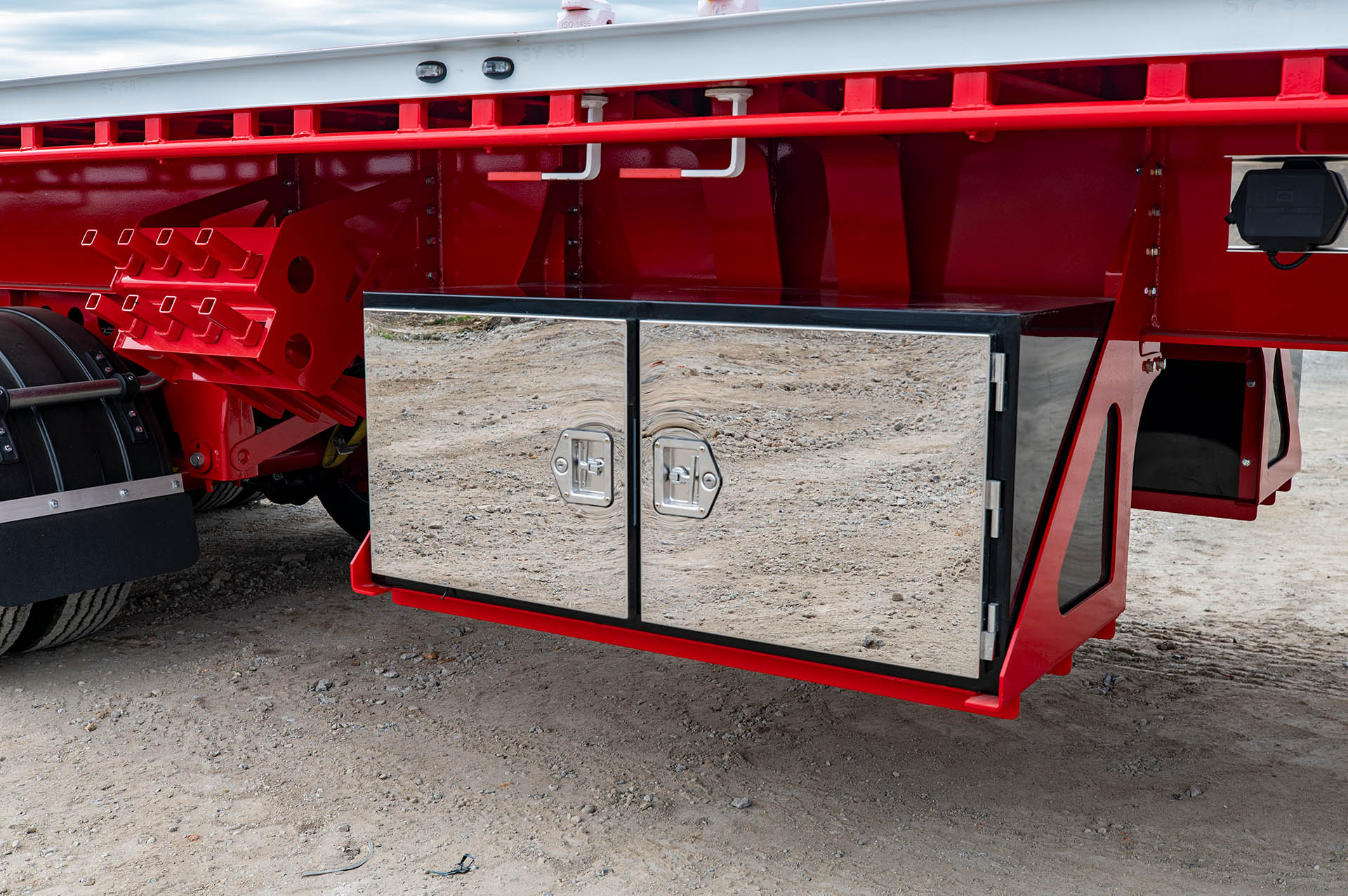 4 Axle Semi Flat Top Lockbox 