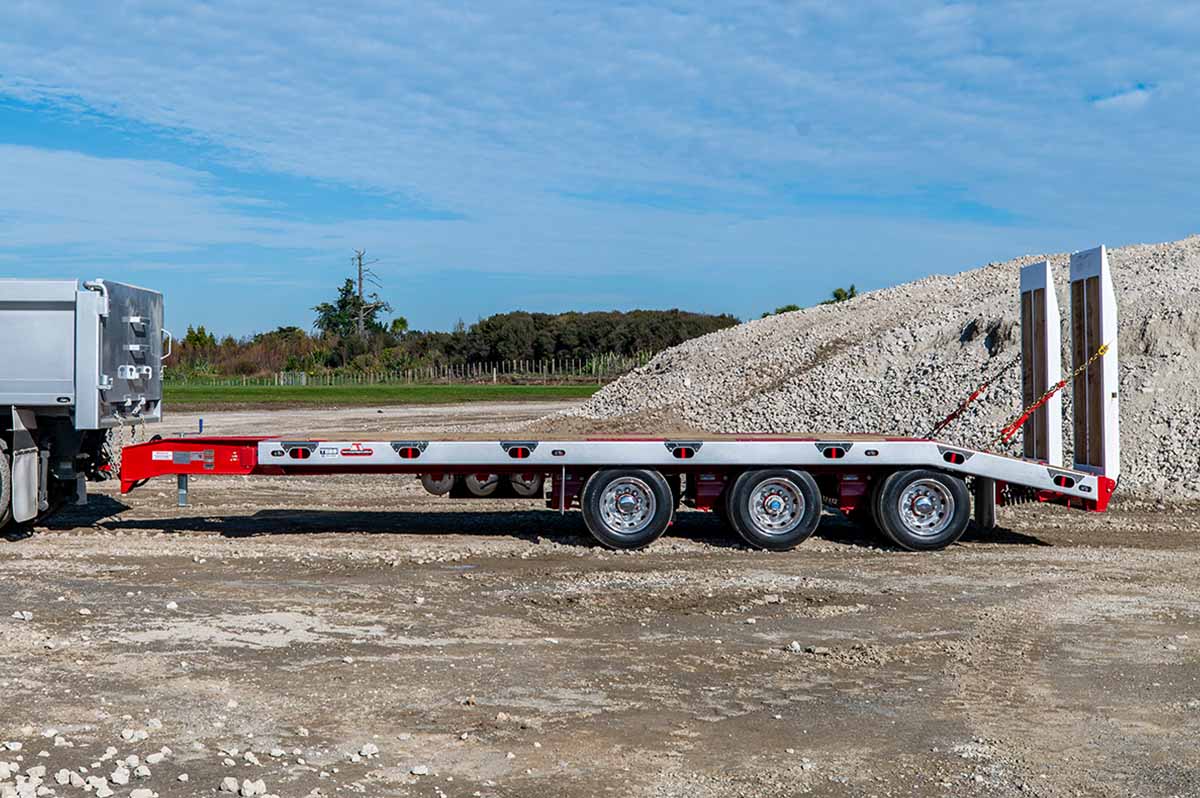 MTE 3 axle simple trailer left side angle