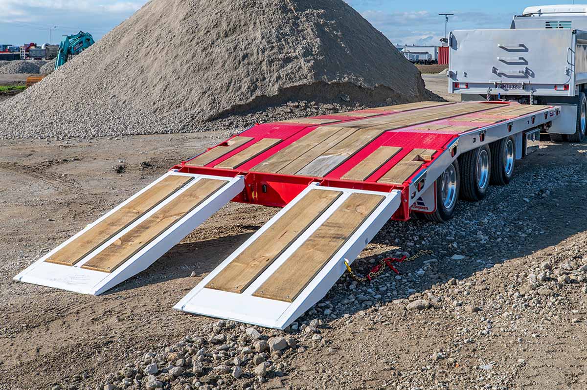 MTE 3 axle simple trailer back angle with ramps down