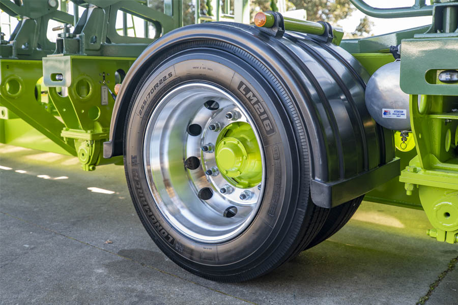 Rows of 4 Panel Trailers Independent Hydraulic Suspension