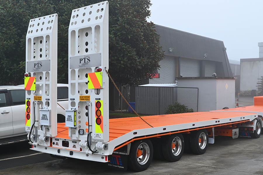 6 Axle B-Train - Hydraulic Loading Ramps
