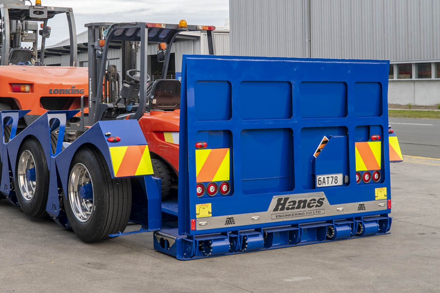 Forklift Trailers Full-Width Hydraulic Ramp