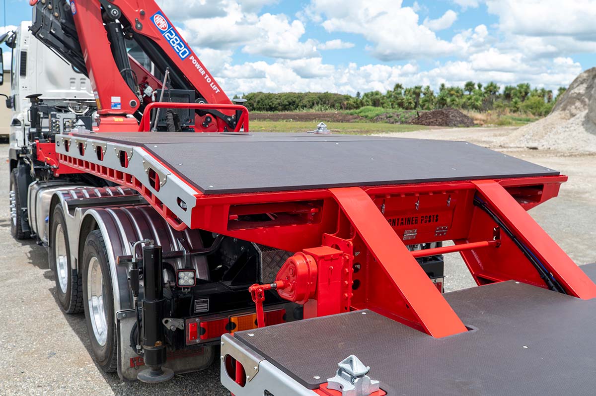 3 axle semi transporter landing legs