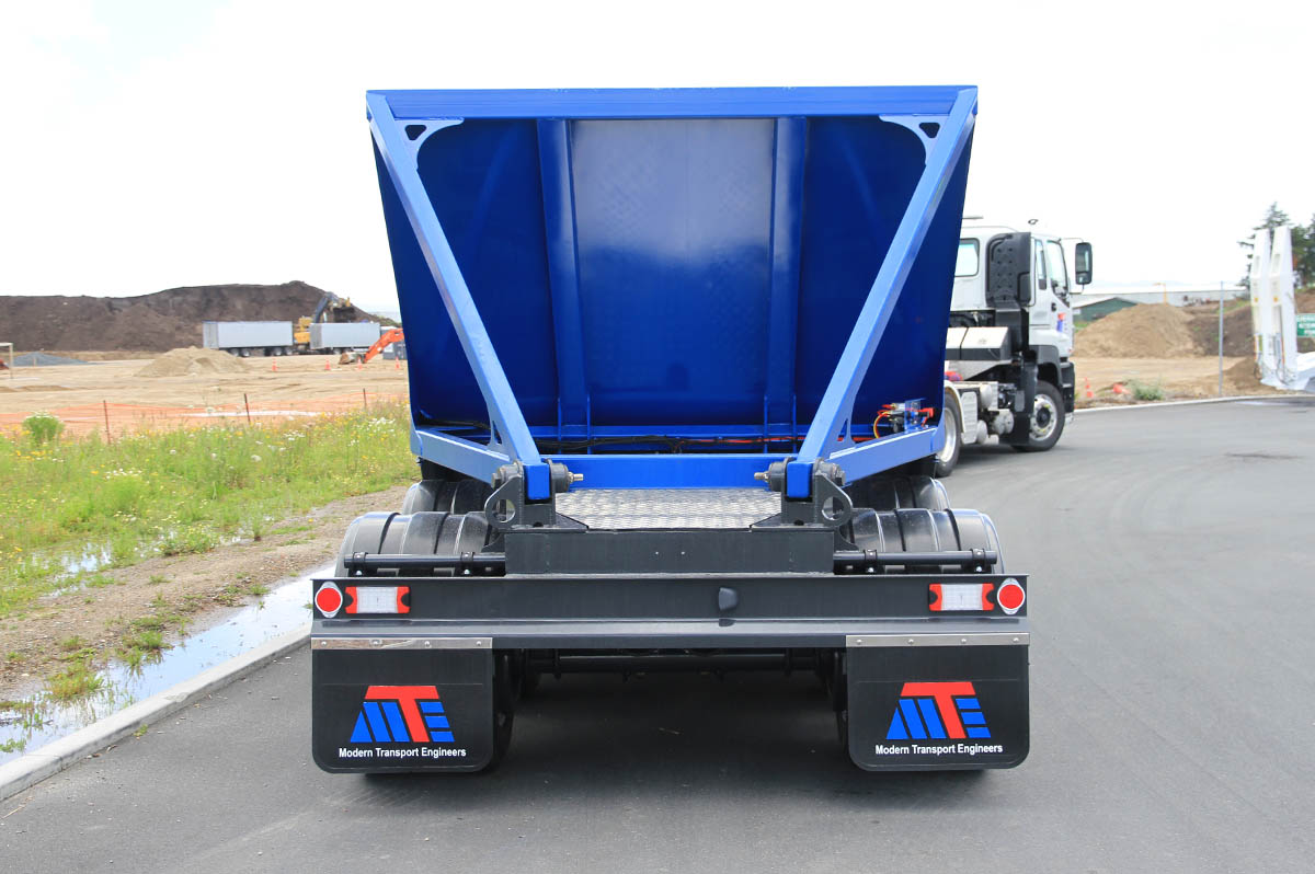 4 Axle Dog Bottom Dumper Back Angle