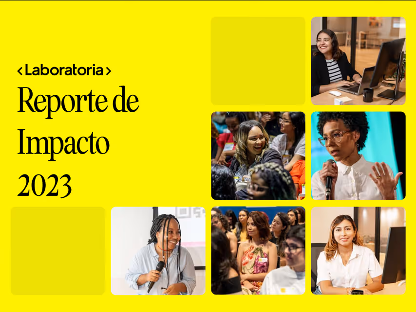 Dos mujeres sonrientes trabajando juntas frente a una computadora portátil, con un fondo amarillo que muestra el texto Informe de Impacto 2024.