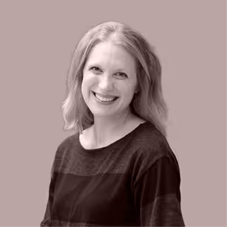 A headshot of Rosanna Campbell, B2B writer