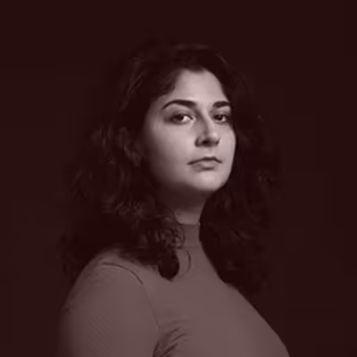 Headshot of Miriam Z B2B writer